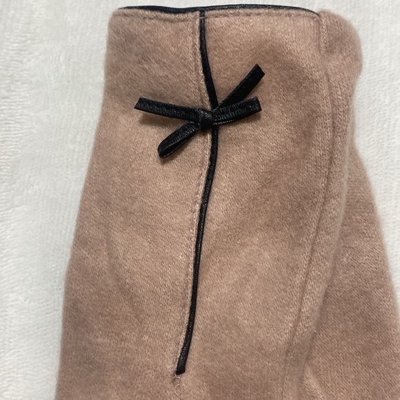 NEW SET-SILVER METALLIC FIBER STITCHING MAUVE HAT & GLOVES W/ BROWN BOW - Picture 4 of 7